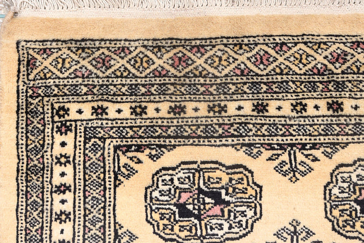 White Pakistani Bokhara Rug 2'6" x 10'1" Hand-Knotted detail