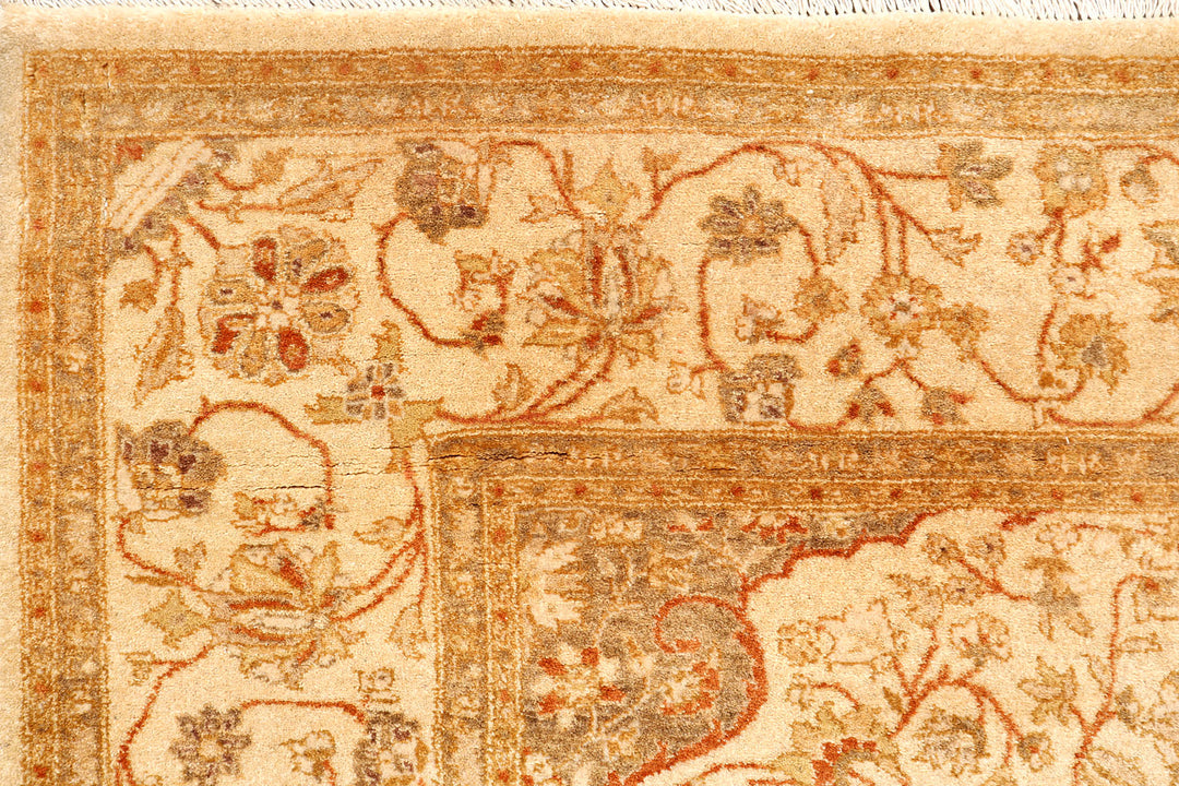 White Afghan Isfahan Rug 4'2" x 6'1" Hand-Knotted detail