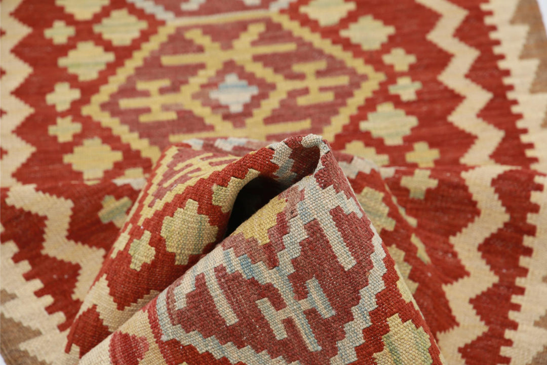 Kilim 2’ 4″ x 6’ 1″ - No. AV77709 - ALRUG Rug Store