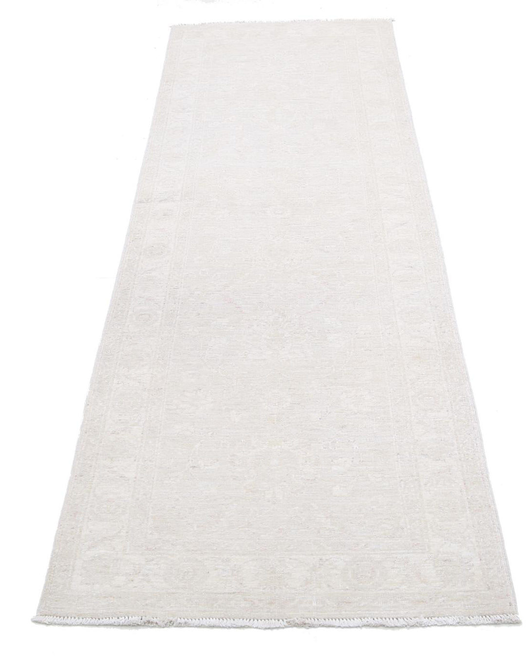 Serenity 2’ 6″ x 8’ 2″ - No. AV55715 - ALRUG Rug Store