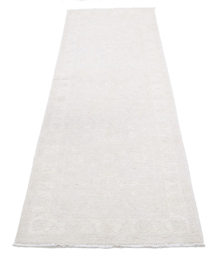 Serenity 2’ 6″ x 8’ 2″ - No. AV55715 - ALRUG Rug Store