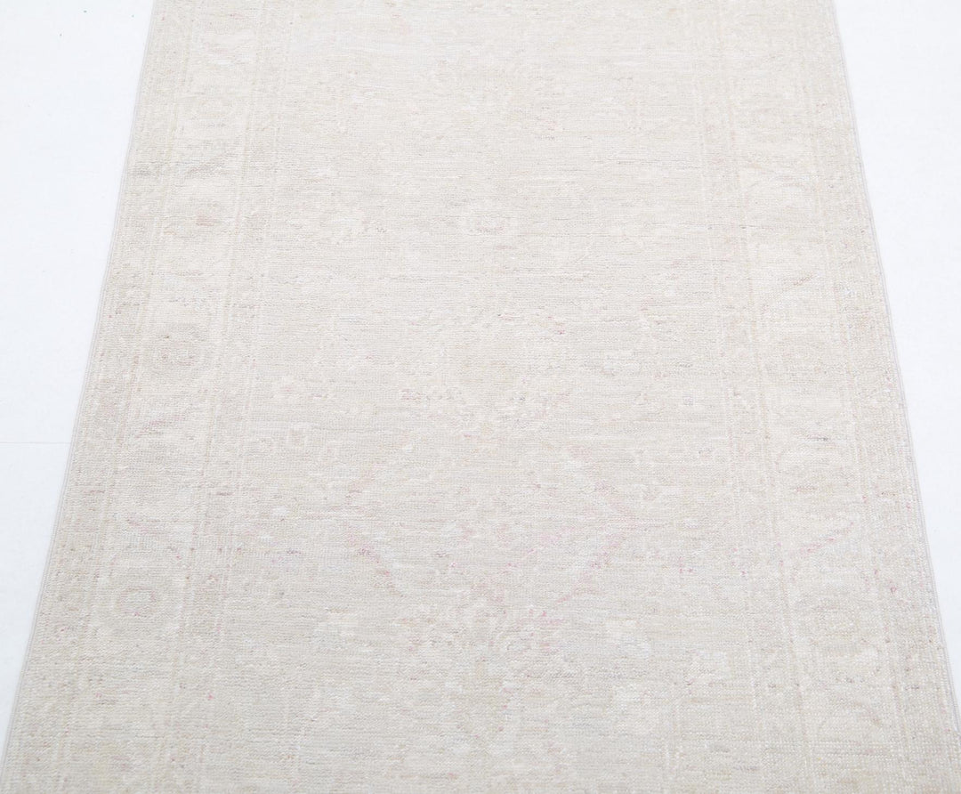 Serenity 2’ 6″ x 8’ 2″ - No. AV55715 - ALRUG Rug Store