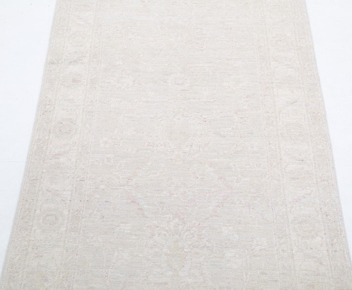 Serenity 2’ 6″ x 8’ 2″ - No. AV55715 - ALRUG Rug Store