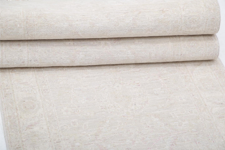 Serenity 2’ 6″ x 8’ 2″ - No. AV55715 - ALRUG Rug Store