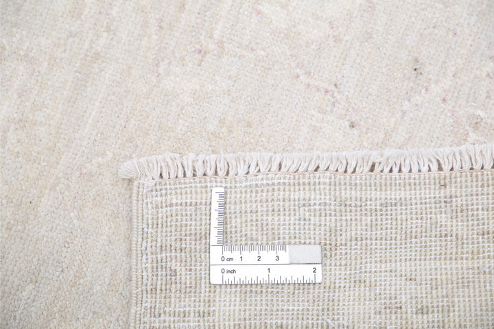 Serenity 2’ 6″ x 8’ 2″ - No. AV55715 - ALRUG Rug Store