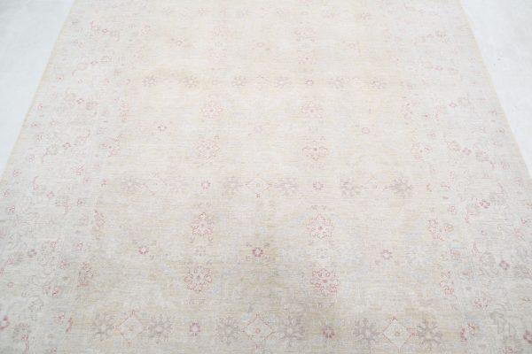 Gold Pakistani Tabriz Rug 6'0" x 8'6" Hand-Knotted pattern