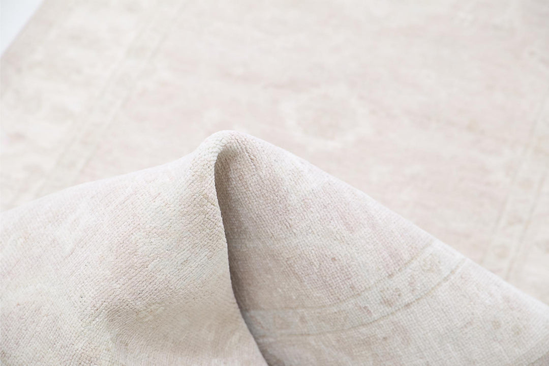 Serenity 2’ 7″ x 7’ 10” - No. AV20282 - ALRUG Rug Store