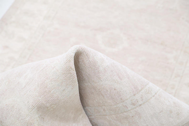 Serenity 2’ 7″ x 7’ 10” - No. AV20282 - ALRUG Rug Store