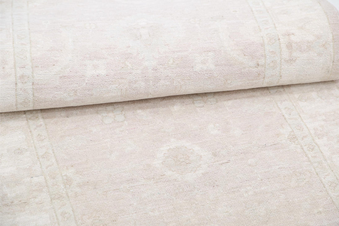 Serenity 2’ 7″ x 7’ 10” - No. AV20282 - ALRUG Rug Store