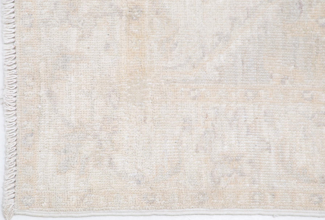 Serenity 2’ 9″ x 6’ 4″ - No. AV24871 - ALRUG Rug Store