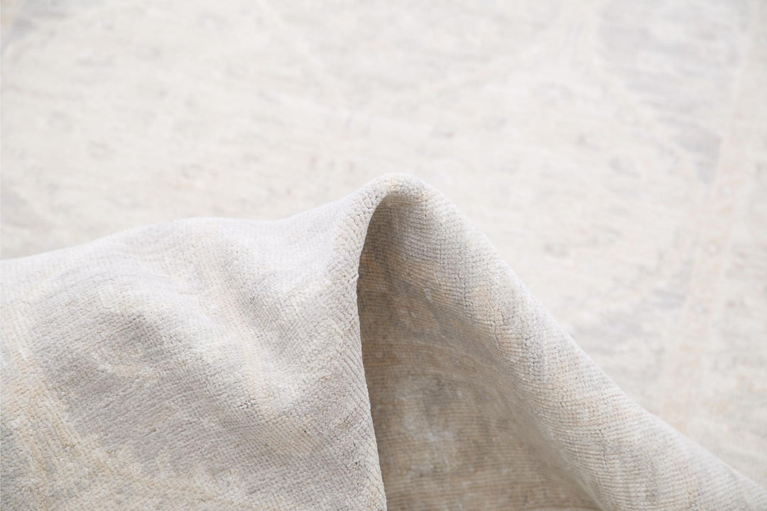 Serenity 2’ 9″ x 6’ 4″ - No. AV24871 - ALRUG Rug Store