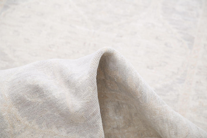 Serenity 2’ 9″ x 6’ 4″ - No. AV24871 - ALRUG Rug Store