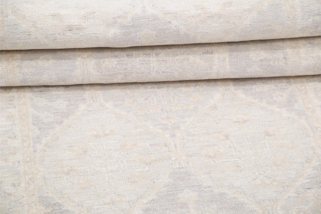 Serenity 2’ 9″ x 6’ 4″ - No. AV24871 - ALRUG Rug Store