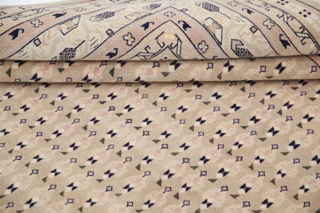 Mir 7’ 11” x 8’ 9″ - No. AV59774 - ALRUG Rug Store