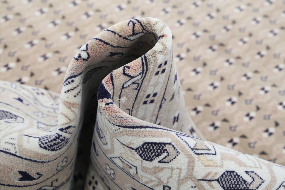 Mir 7’ 8″ x 8’ 7″ - No. AV29396 - ALRUG Rug Store