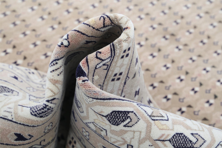 Mir 7’ 8″ x 8’ 7″ - No. AV29396 - ALRUG Rug Store