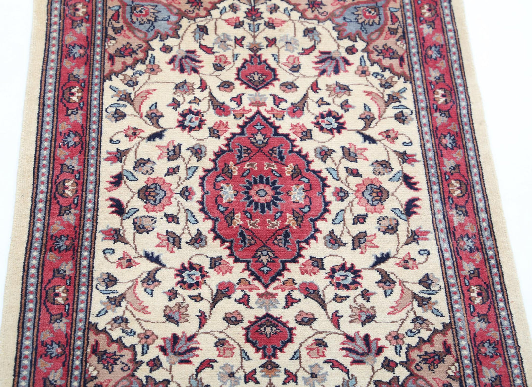 Heritage 2’ 1″ x 3’ 1″ - No. AV32815 - ALRUG Rug Store