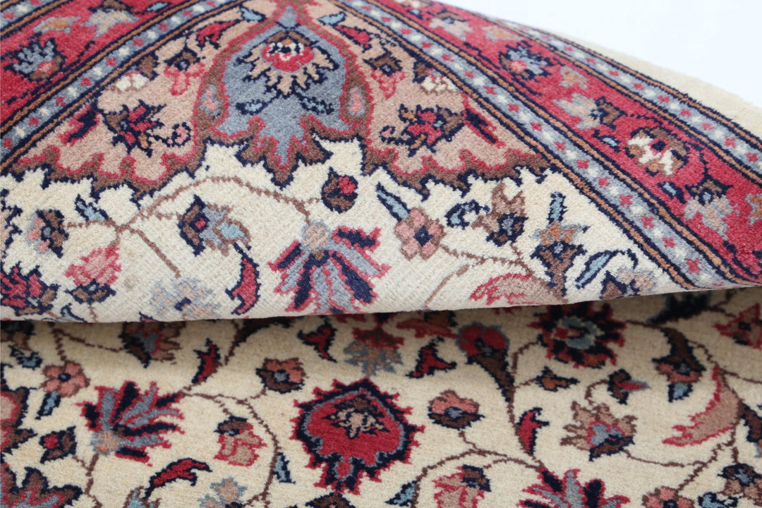 Heritage 2’ 1″ x 3’ 1″ - No. AV32815 - ALRUG Rug Store