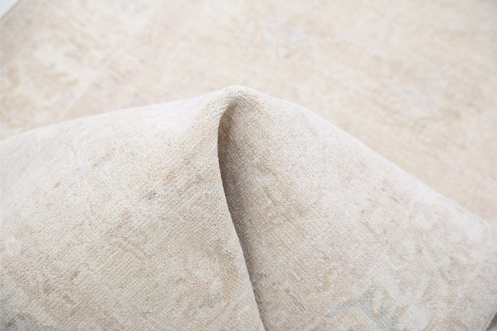 Serenity 2’ 4″ x 6’ 7″ - No. AV93573 - ALRUG Rug Store