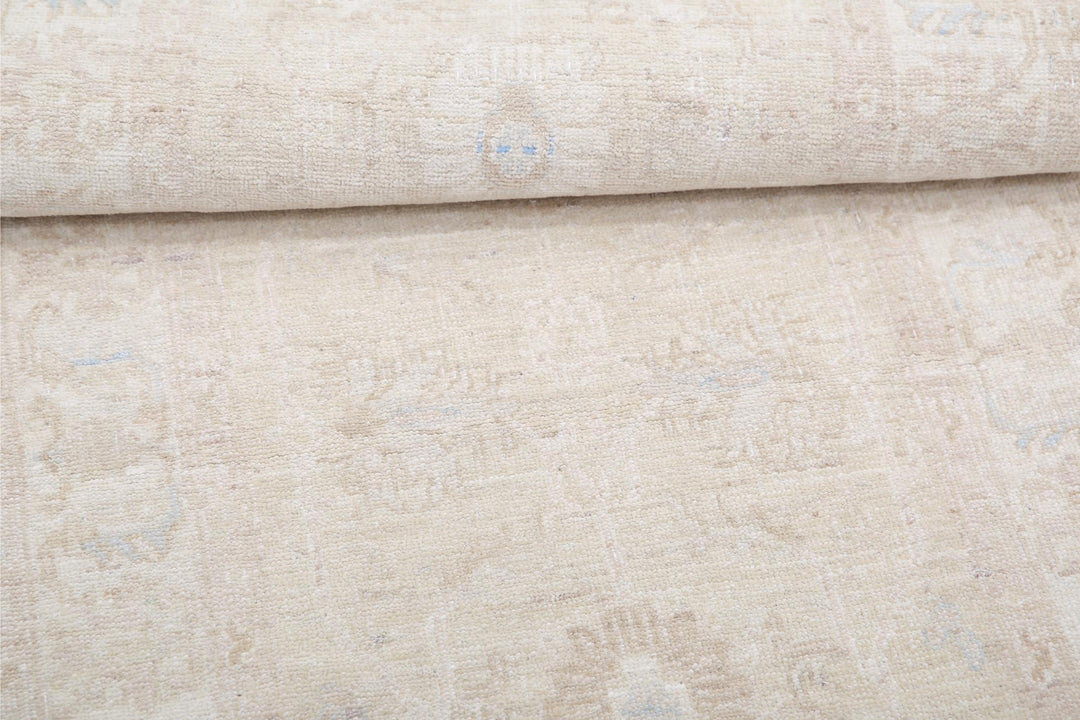 Serenity 2’ 4″ x 6’ 7″ - No. AV93573 - ALRUG Rug Store