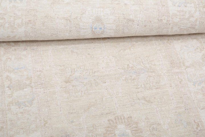 Serenity 2’ 4″ x 6’ 7″ - No. AV93573 - ALRUG Rug Store