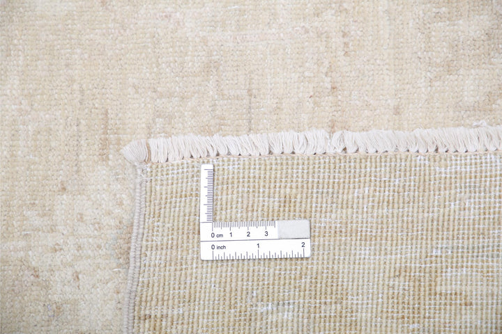 Serenity 2’ 4″ x 6’ 7″ - No. AV93573 - ALRUG Rug Store