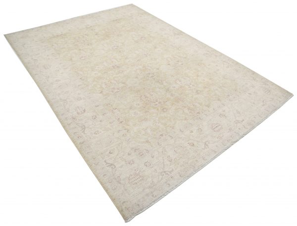 Gold Pakistani Tabriz Rug 6'2" x 8'6" Hand-Knotted detail