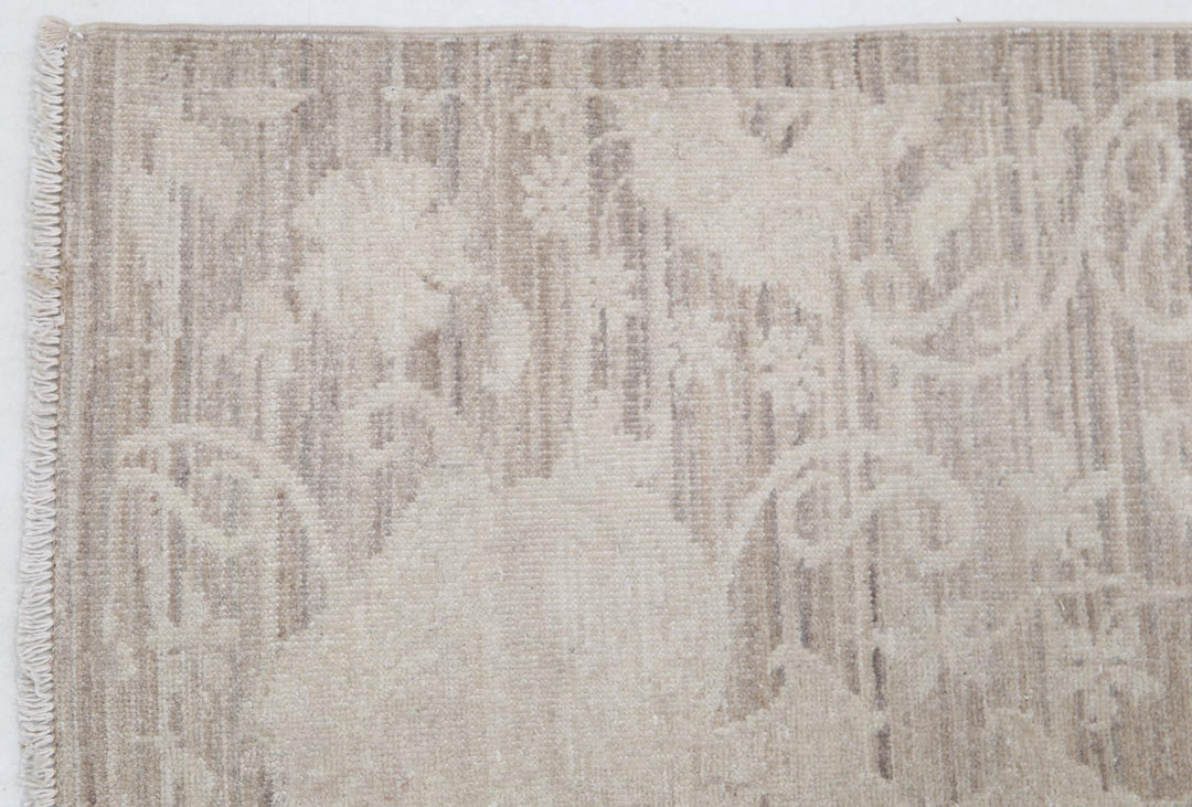 Serenity 2’ 6″ x 7’ 11” - No. AV44966 - ALRUG Rug Store