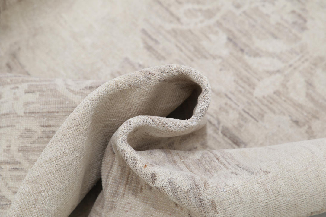 Serenity 2’ 6″ x 7’ 11” - No. AV44966 - ALRUG Rug Store