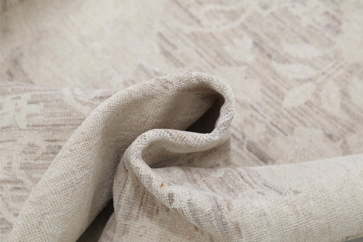 Serenity 2’ 6″ x 7’ 11” - No. AV44966 - ALRUG Rug Store