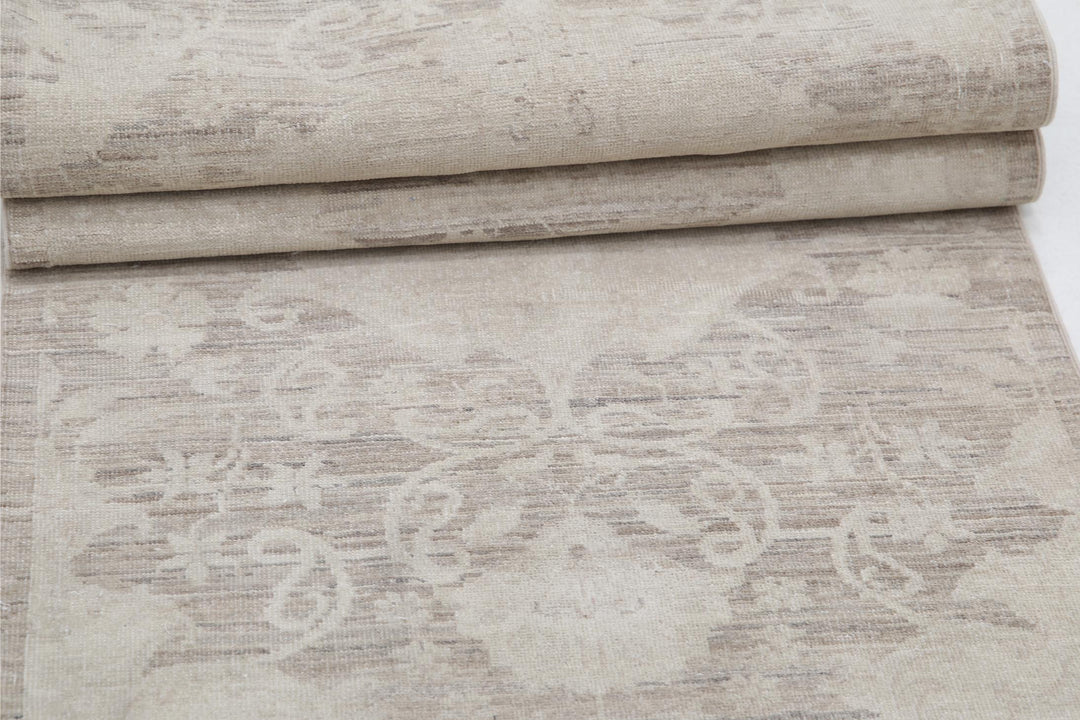 Serenity 2’ 6″ x 7’ 11” - No. AV44966 - ALRUG Rug Store