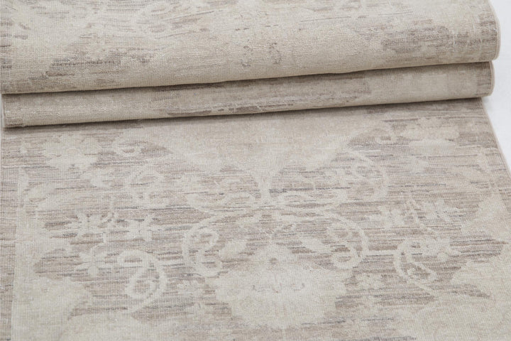 Serenity 2’ 6″ x 7’ 11” - No. AV44966 - ALRUG Rug Store