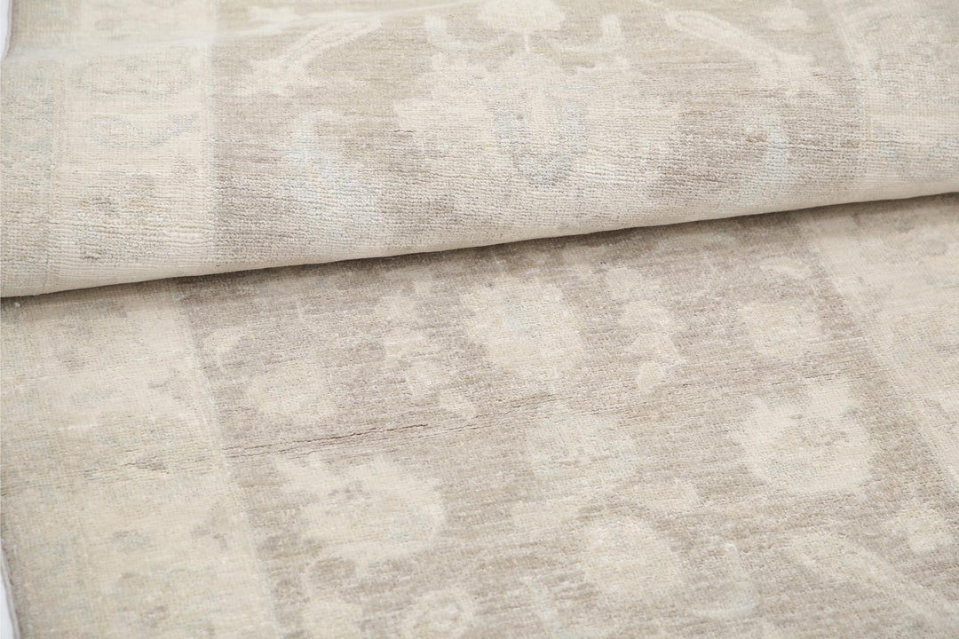 Serenity 2’ 8″ x 8’ 4″ - No. AV10400 - ALRUG Rug Store