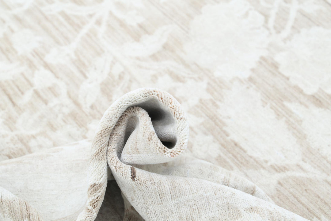 Serenity 8’ 10” x 11’ 1″ - No. AV81962 - ALRUG Rug Store