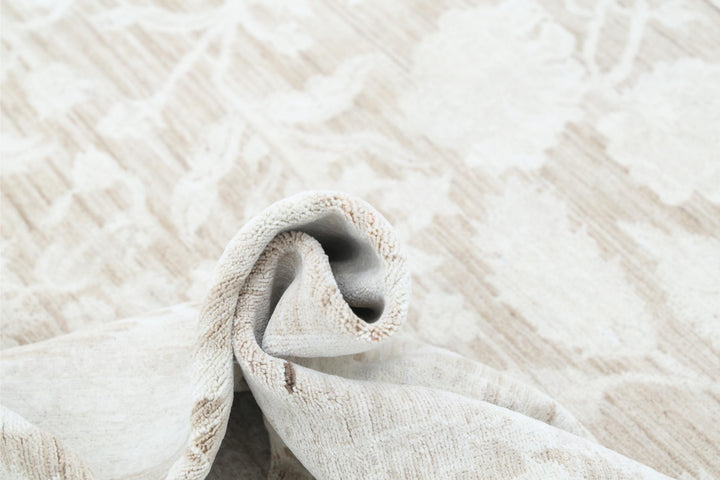 Serenity 8’ 10” x 11’ 1″ - No. AV81962 - ALRUG Rug Store