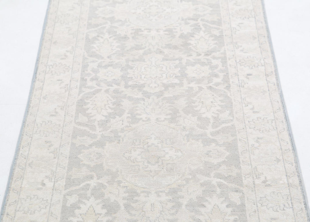 Serenity 2’ 6″ x 5’ 11” - No. AV42851 - ALRUG Rug Store