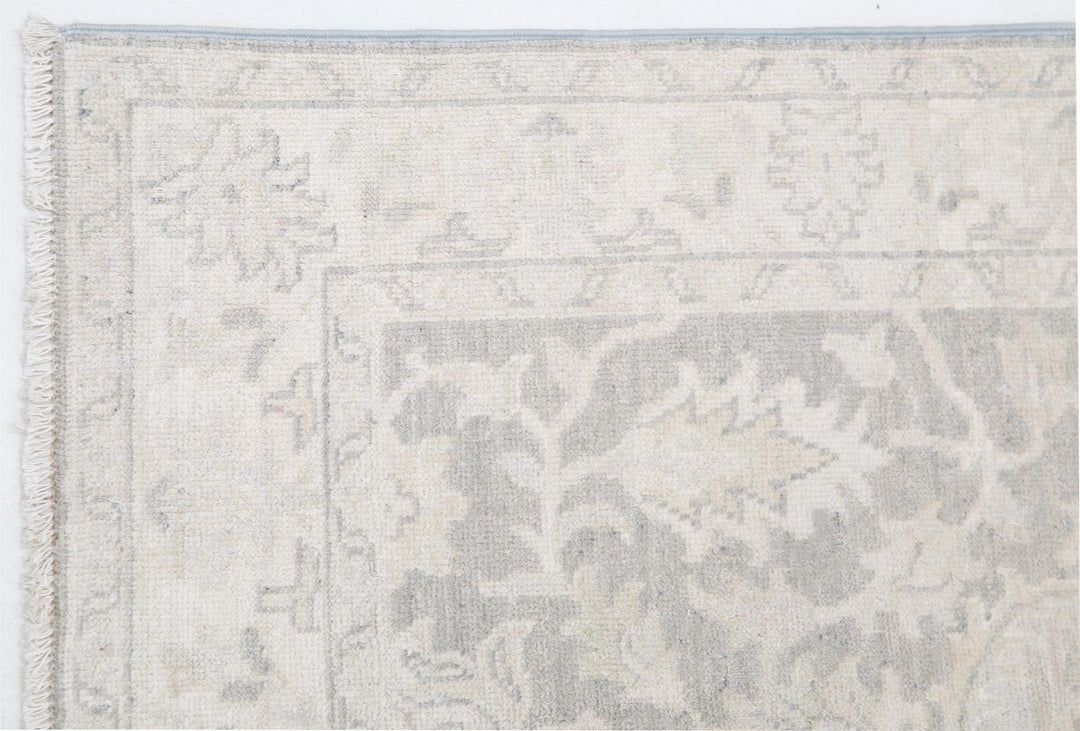 Serenity 2’ 6″ x 5’ 11” - No. AV42851 - ALRUG Rug Store