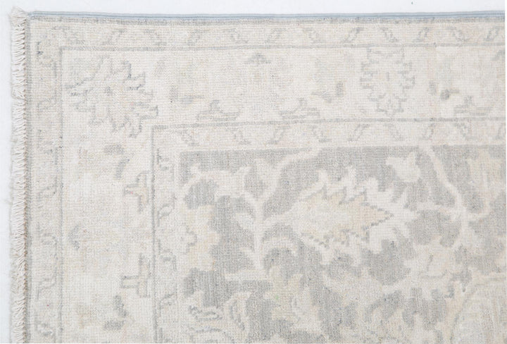 Serenity 2’ 6″ x 5’ 11” - No. AV42851 - ALRUG Rug Store