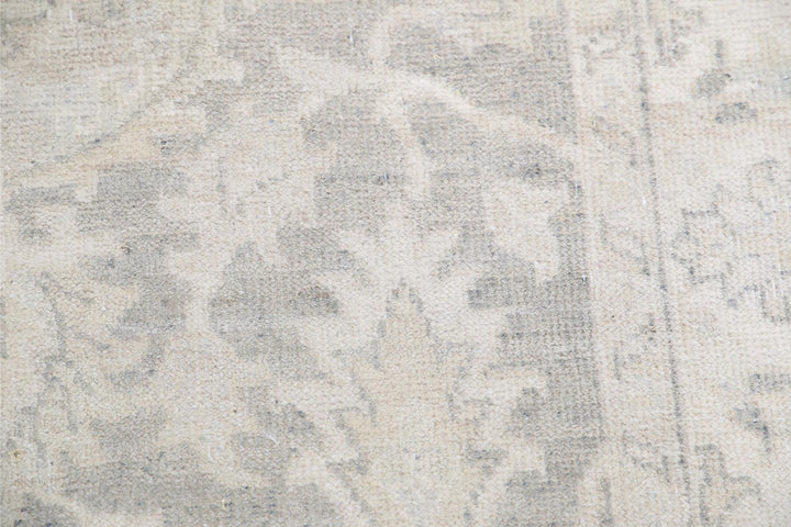 Serenity 2’ 6″ x 5’ 11” - No. AV42851 - ALRUG Rug Store