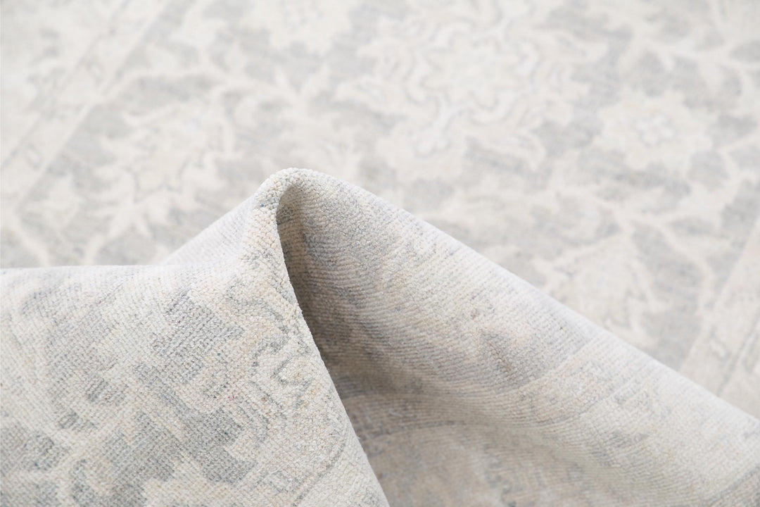 Serenity 2’ 6″ x 5’ 11” - No. AV42851 - ALRUG Rug Store