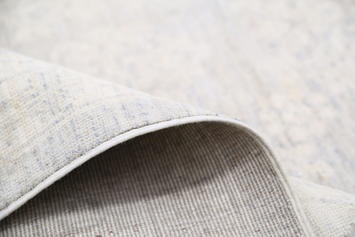 Serenity 8’ 9″ x 11’ 6″ - No. AV62415 - ALRUG Rug Store