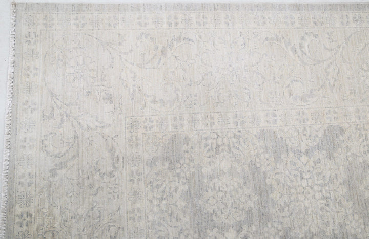 Serenity 8’ 9″ x 11’ 6″ - No. AV62415 - ALRUG Rug Store