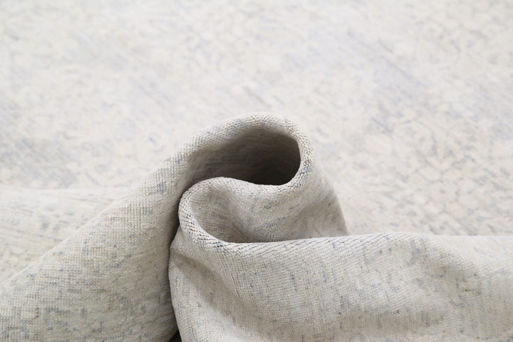 Serenity 8’ 9″ x 11’ 6″ - No. AV62415 - ALRUG Rug Store