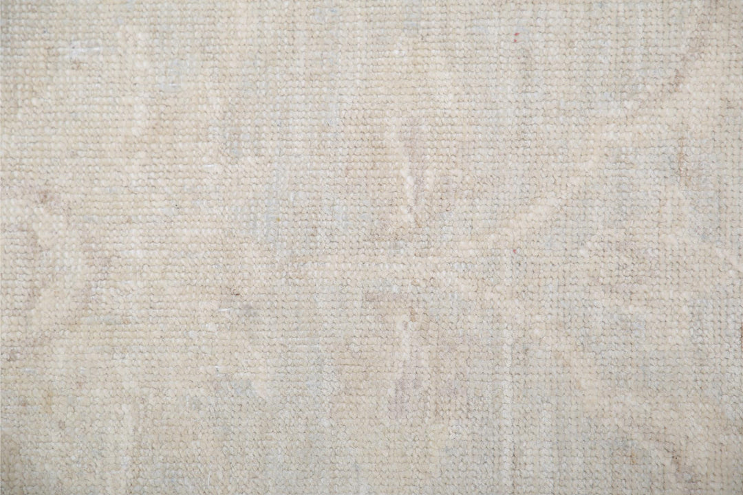 Serenity 2’ 7″ x 8’ 5″ - No. AV46724 - ALRUG Rug Store