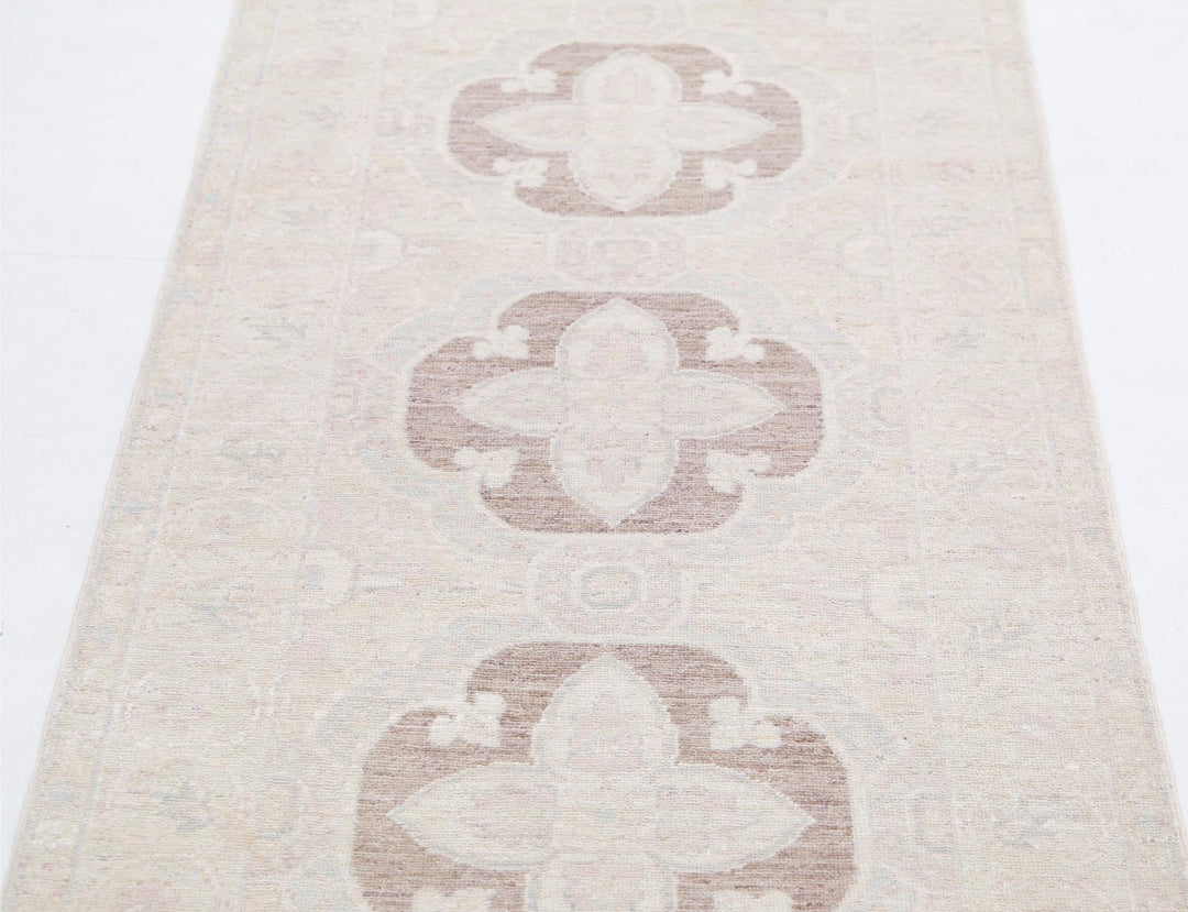 Serenity 2’ 6″ x 8’ 3″ - No. AV79043 - ALRUG Rug Store