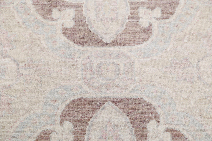 Serenity 2’ 6″ x 8’ 3″ - No. AV79043 - ALRUG Rug Store