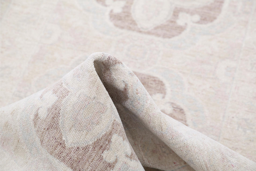 Serenity 2’ 6″ x 8’ 3″ - No. AV79043 - ALRUG Rug Store