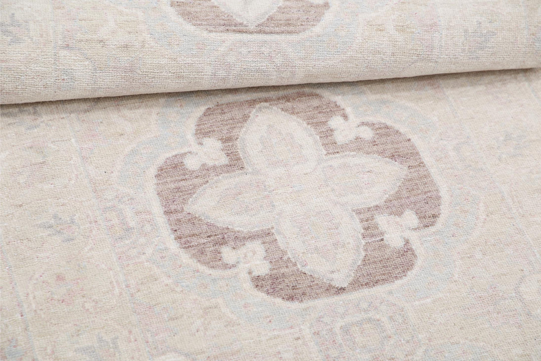 Serenity 2’ 6″ x 8’ 3″ - No. AV79043 - ALRUG Rug Store