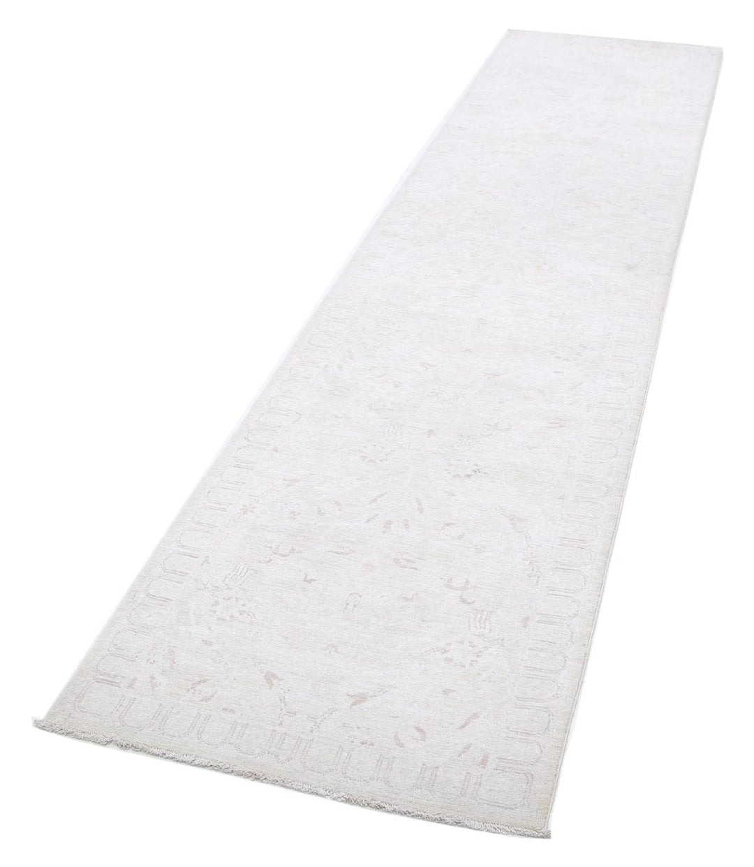 Serenity 2’ 6″ x 10’ 5″ - No. AV61816 - ALRUG Rug Store