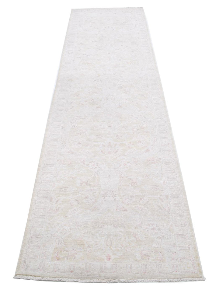Serenity 2’ 6″ x 10’ 5″ - No. AV61816 - ALRUG Rug Store